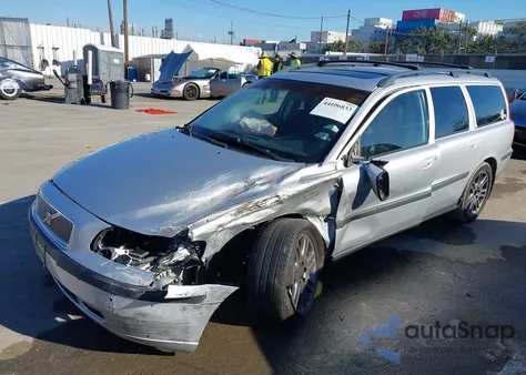 2004 Volvo V70 2.5T z USA, uszkodzony, nr VIN YV1SW59V042444003